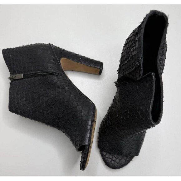 Vince Sierra Peep Toe Bootie Black Textured Python Pattern Heel Size 38 7.5 US - Picture 1 of 13
